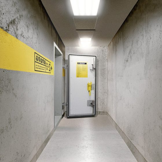 Couloir d’accès vers la porte d’entrée d’un bunker antiatomique en France