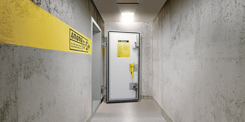 Couloir entrée bunker souterrain abri antiatomique antinucléaire