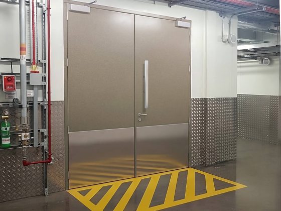 Pose d’une porte anti-déflagration EPR1, EPR2, EPR3, EPR4 dans un site industriel manipulant des fluides frigorigènes