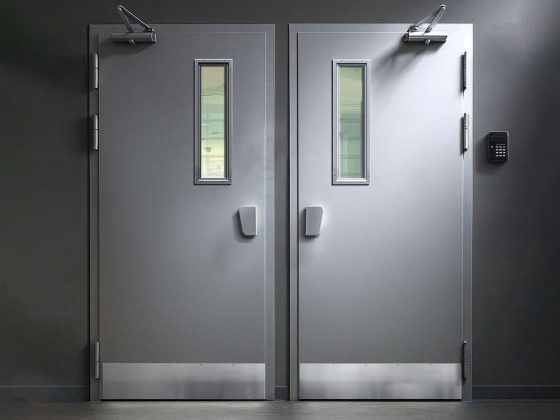 Entrée de laboratoire avec portes blindées pour salles blanches et zones de production sensibles