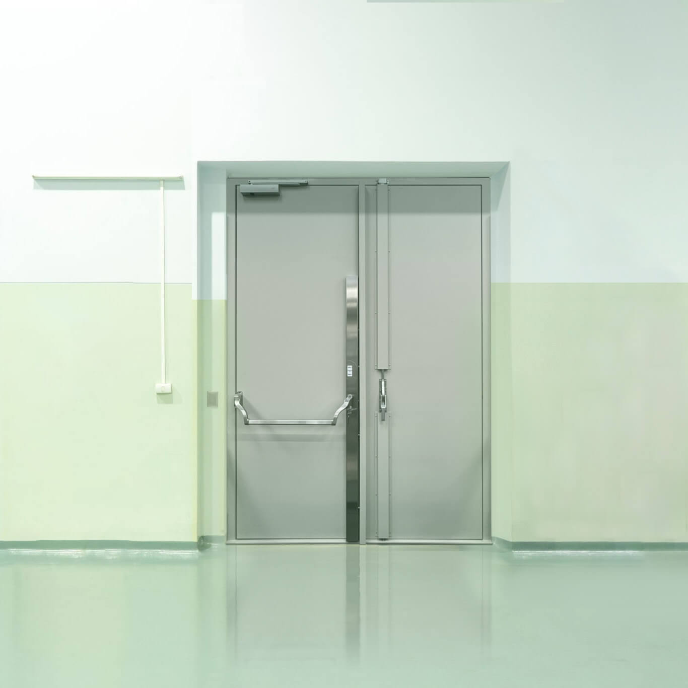 Fabrication sur-mesure d’une porte certifiée anti-effraction CR5 pour la SNCF