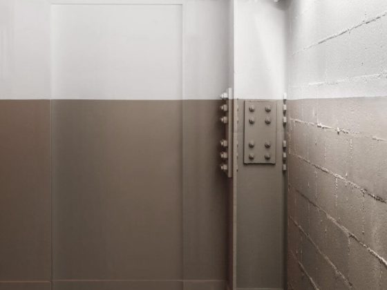 Intégration presque invisible d’une porte de panic-room CR4