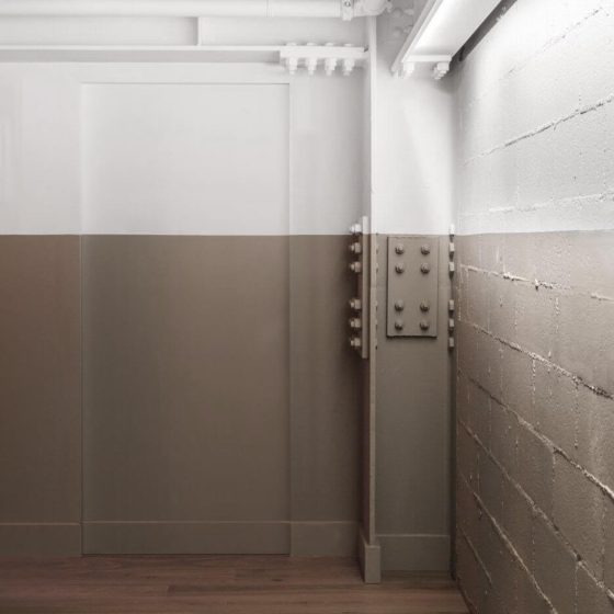 Intégration presque invisible d’une porte de panic-room CR4