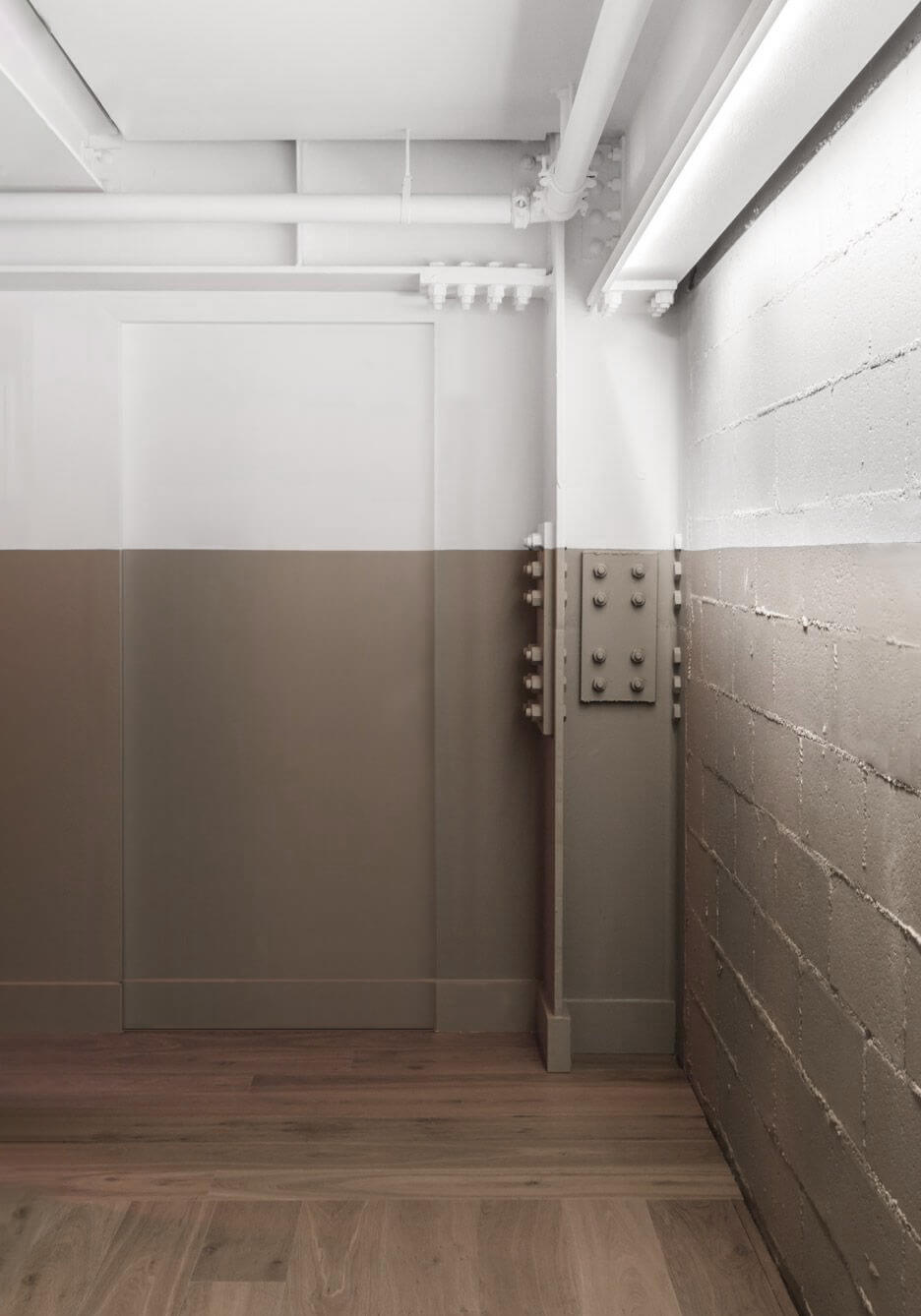Intégration presque invisible d’une porte de panic-room CR4